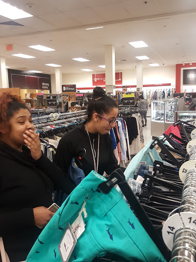 Department Store «T.J. Maxx», reviews and photos, 425 Tunxis Hill Cut Off, Fairfield, CT 06825, USA