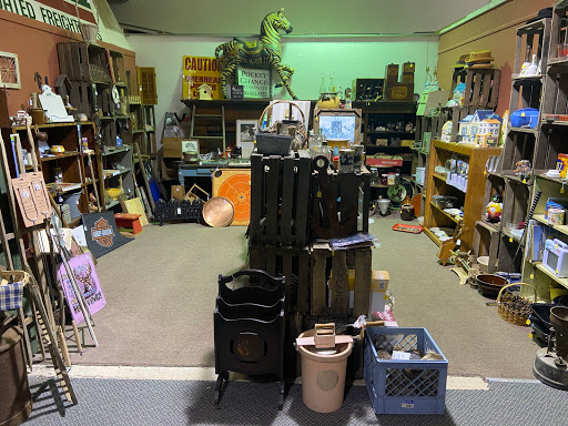 Thrift Store «Pocket Change Thrift, Antiques, and re-purpose store», reviews and photos, 1300 E State St, Alliance, OH 44601, USA