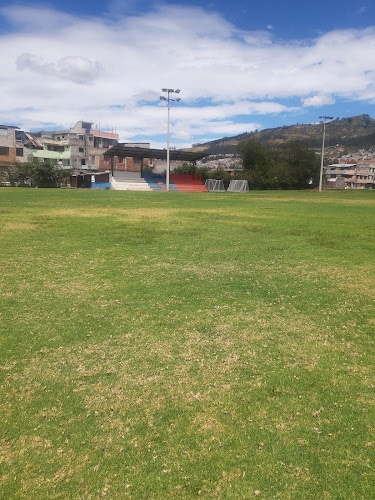 Cancha de fútbol de La Isla - Quito