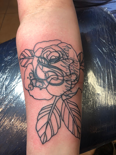 Tattoo Shop «Cross Roads Tattoo and Piercing», reviews and photos, 2070 Texas Ave, Bridge City, TX 77611, USA