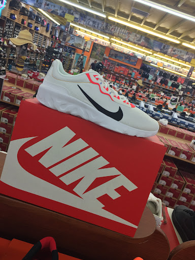 Shoe Store «Shoe City - Lawndale», reviews and photos, 16809 Hawthorne Blvd # 3706422, Lawndale, CA 90260, USA