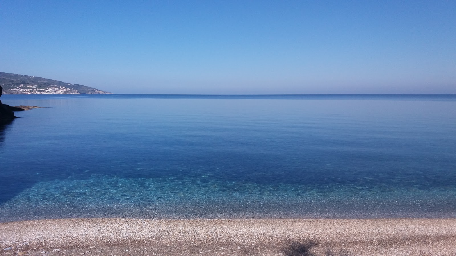 Fotografie cu Karavostamo beach zonele de facilități