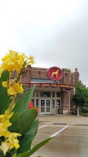 Shopping Mall «Hilldale Shopping Center», reviews and photos, 726 N Midvale Blvd, Madison, WI 53705, USA