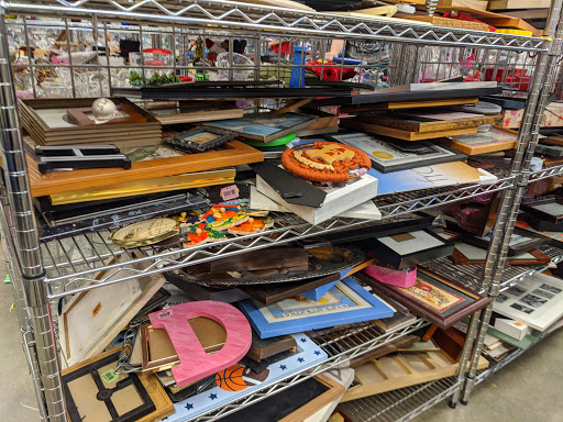 Thrift Store «Goodwill Store & Donation Center in Evanston», reviews and photos, 1916B Dempster St, Evanston, IL 60202, USA