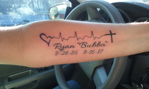 Tattoo Shop «Tattoo Machine Gun- Clark», reviews and photos, 1705 Charlestown New Albany Rd a, Jeffersonville, IN 47130, USA