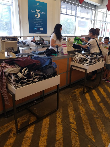 Clothing Store «Old Navy», reviews and photos, 13915 20th Ave, College Point, NY 11356, USA
