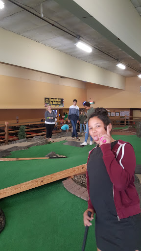 Pizza Restaurant «Pizza! Golf! Pizza Putters Family Entertainment Center», reviews and photos, 1156 OR-99, Eugene, OR 97402, USA