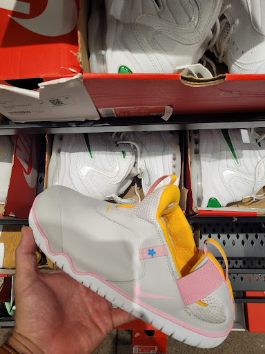 Shoe Store «Nike Factory Store», reviews and photos, 12801 W Sunrise Blvd Suite 1005, Sunrise, FL 33323, USA