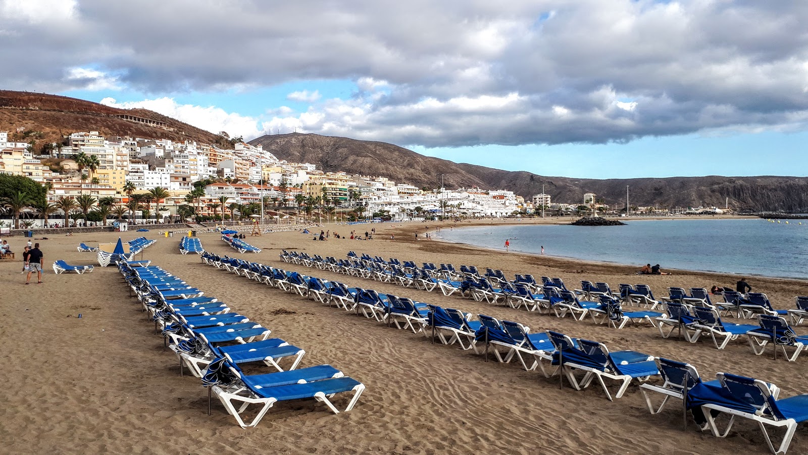 Fotografie cu Plaja Las Vistas cu nivelul de curățenie înalt