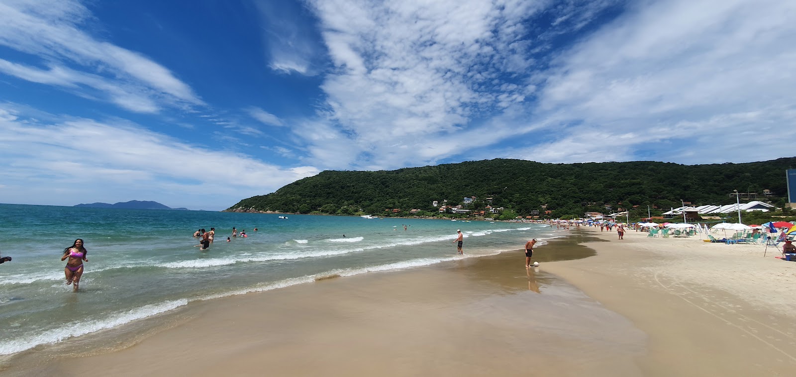 Foto van Strand van Ponta das Canas met helder fijn zand oppervlakte