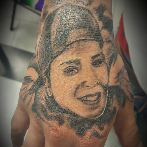 Tattoo Shop «Twisted Illiusions», reviews and photos, 555 W Tennyson Rd, Hayward, CA 94544, USA