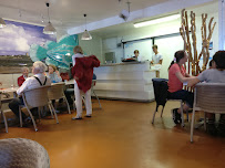 Atmosphère du Restaurant de fruits de mer La Criée du Tomahawk à Saint-Vaast-la-Hougue - n°7