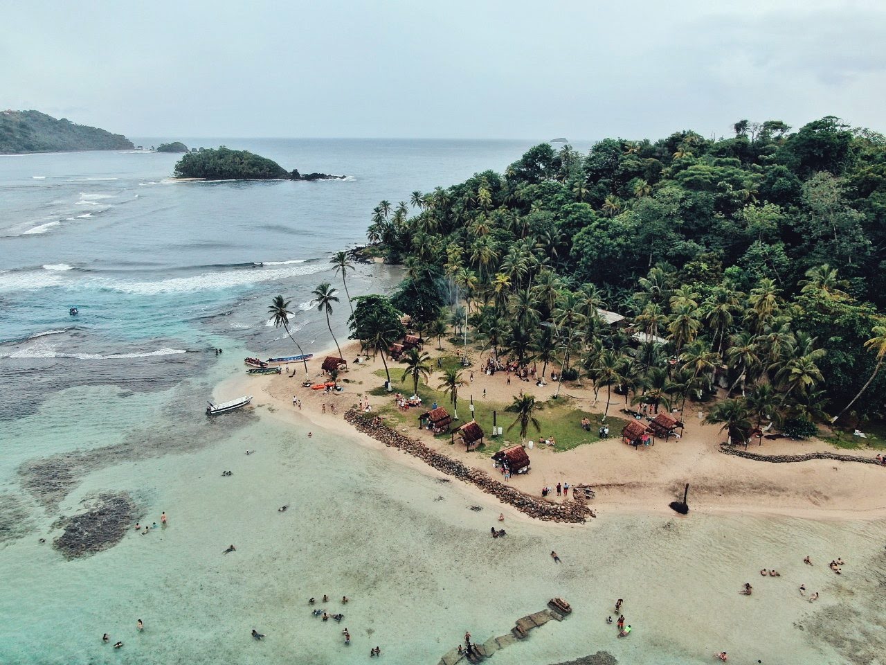 Fotografija Plaža otoka Mamey z prostorna obala