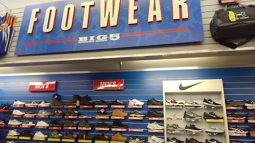 Sporting Goods Store «Big 5 Sporting Goods», reviews and photos, 3420 Arden Way, Sacramento, CA 95825, USA
