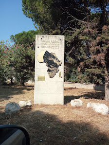 Monumento A Miriam Makeba Viale Giorgio Vasari, 106-116, 81030 Castel Volturno CE, Italia