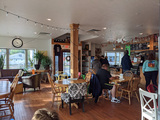 Vacavi Cafe, 100 Water St, Conneaut Lake, PA 16316, USA, 