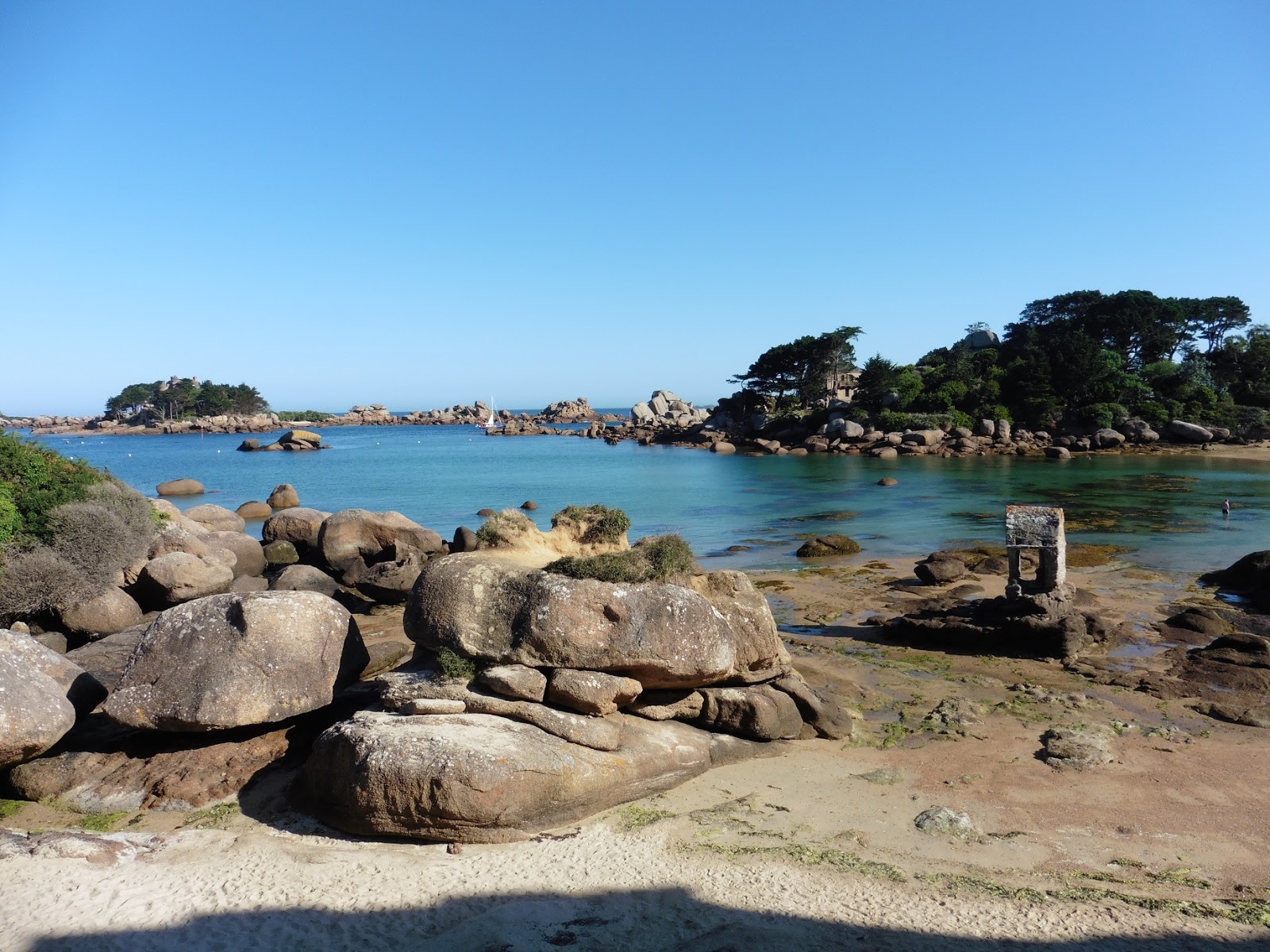 Foto di La Plage Saint Guirec - luogo popolare tra gli intenditori del relax