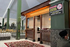 Makam Kyai Raden Santri image