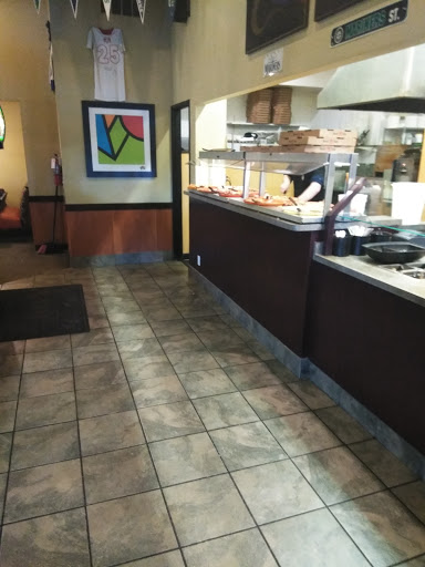 Pizza Restaurant «Round Table Pizza - University Place, WA», reviews and photos, 7011 27th St W, University Place, WA 98466, USA