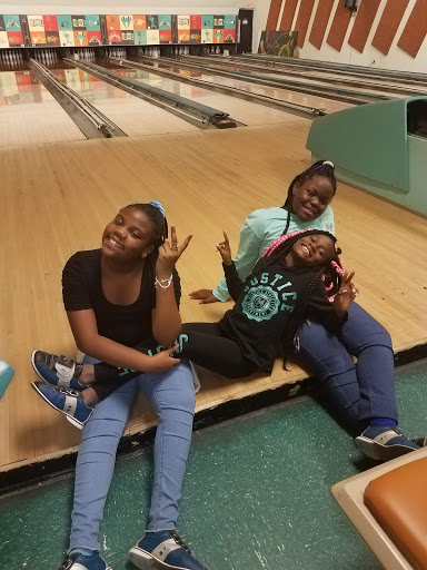 Bowling Alley «Holiday Bowling Center & Sports Bar», reviews and photos, 106 E Pembroke Rd, Hallandale Beach, FL 33009, USA