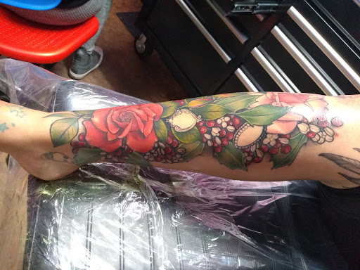 Tattoo Shop «A Thin Line Tattoo», reviews and photos, 9 E Wilson St, Batavia, IL 60510, USA