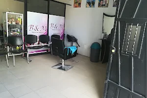 B &M. peluqueria & salon image