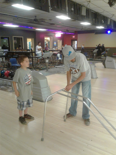 Bowling Alley «Ford Lanes Bowling Center», reviews and photos, 23100 Van Born Rd, Dearborn Heights, MI 48125, USA