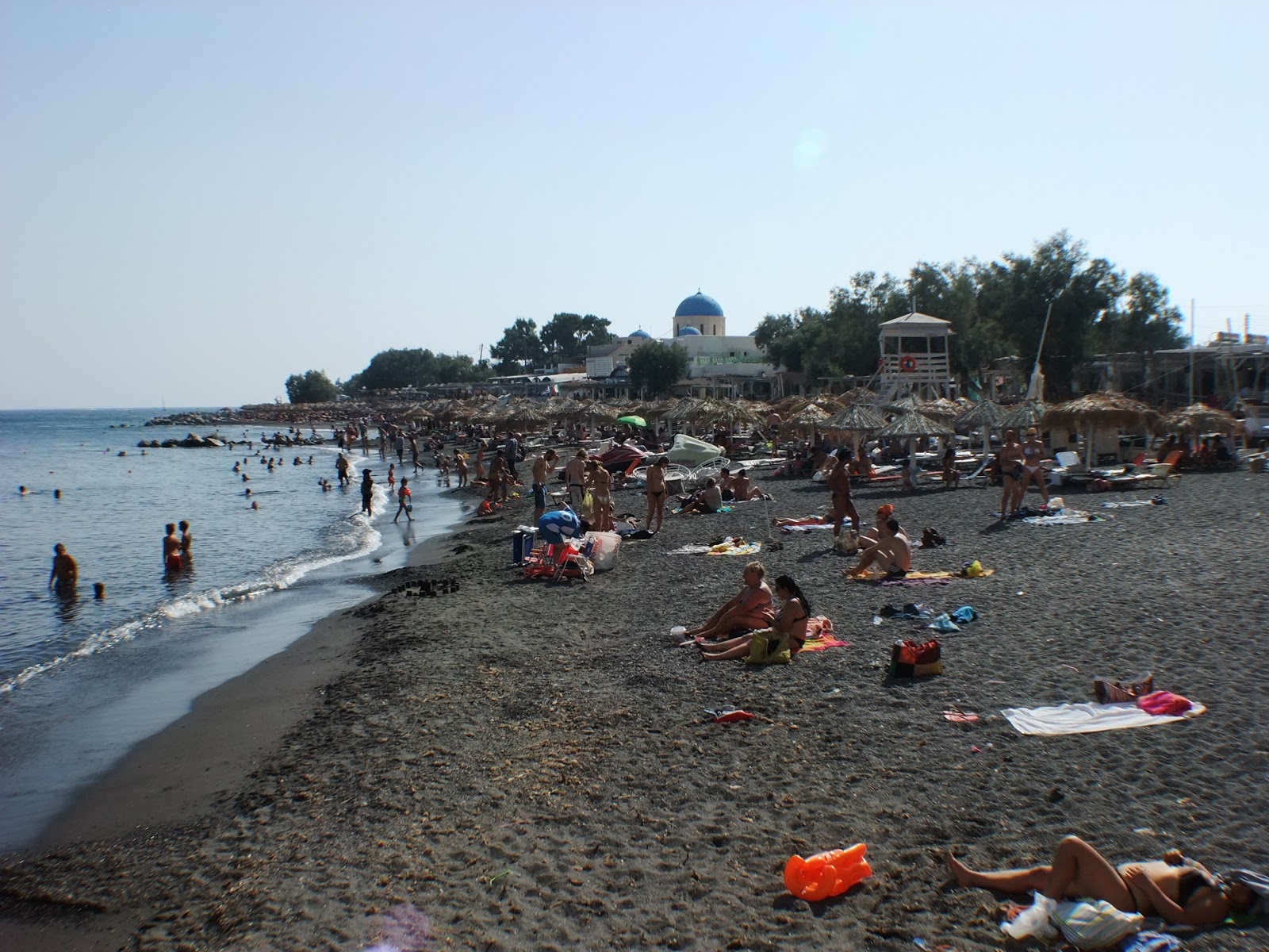Perissa Plajı'in fotoğrafı geniş plaj ile birlikte