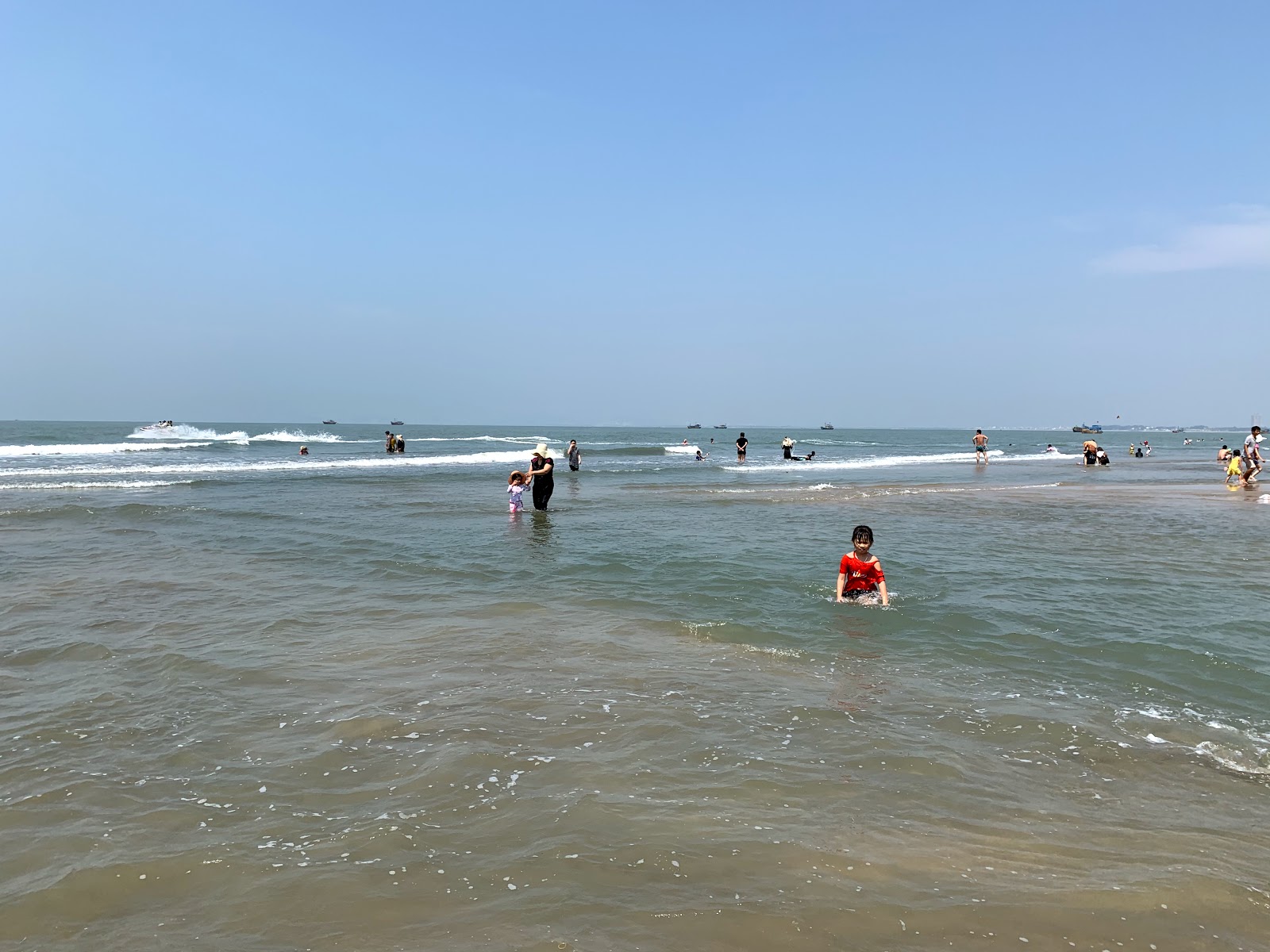 Φωτογραφία του Long Hai Beach με μακρά ευθεία ακτή