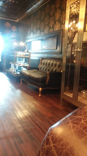 Tattoo Shop «No Egrets Tattoo Studios», reviews and photos, 1128 College St, Clarksville, TN 37040, USA