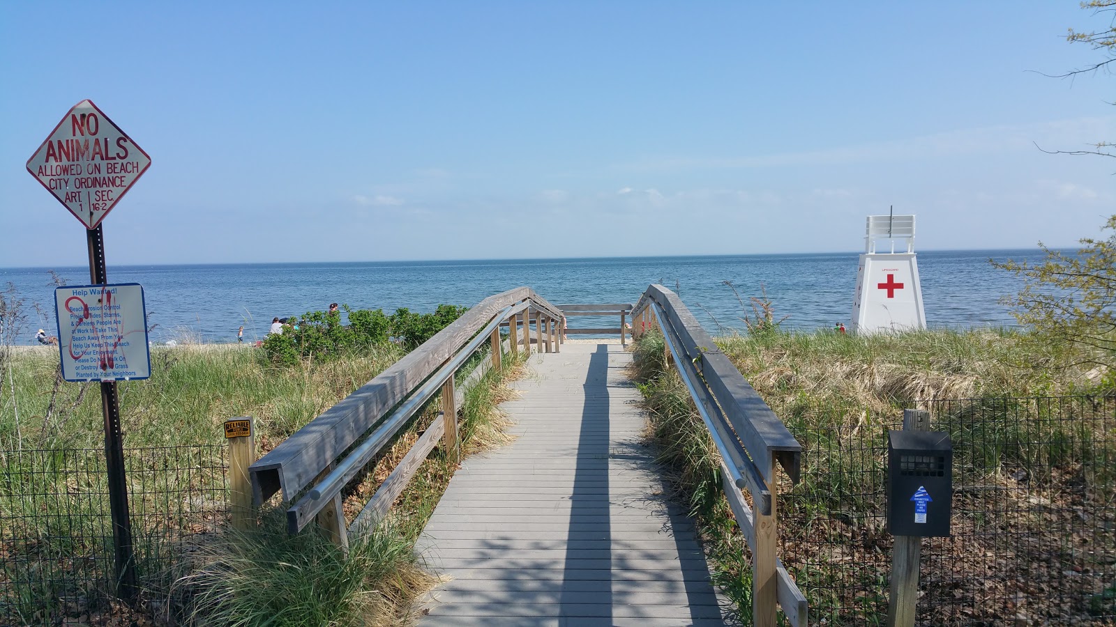 Foto van Walnut Beach met blauw water oppervlakte