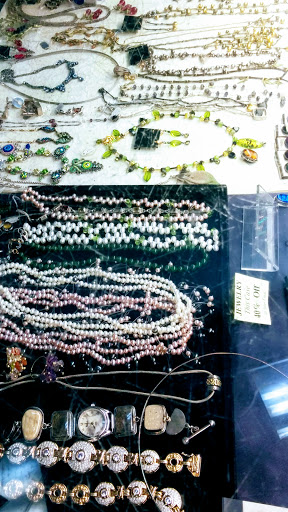 Gift Shop «Quilts Unlimited/ J. Fenton Gifts», reviews and photos, 118 E Main St, Charlottesville, VA 22902, USA