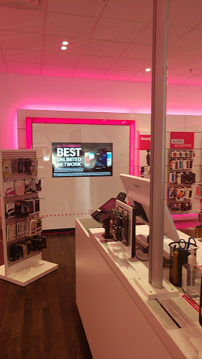 Cell Phone Store «T-Mobile», reviews and photos, 10700 France Ave S #108, Bloomington, MN 55431, USA