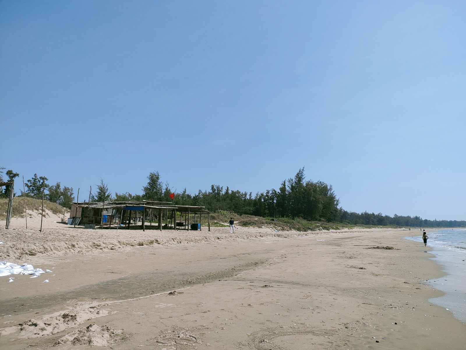 Φωτογραφία του Bien Xanh Quan Beach παροχές περιοχής