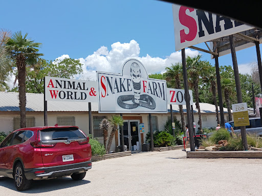 Zoo «Animal World & Snake Farm Zoo», reviews and photos, 5640 Interstate 35 Frontage Rd, New Braunfels, TX 78132, USA