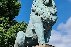 Isted Lion image