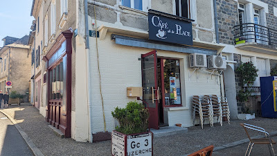 Café de la place à Vigeois