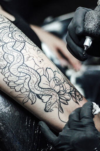 Tattoo Shop «Crop Circles Tattoo Studio», reviews and photos, 108-12 53rd Ave, Corona, NY 11368, USA