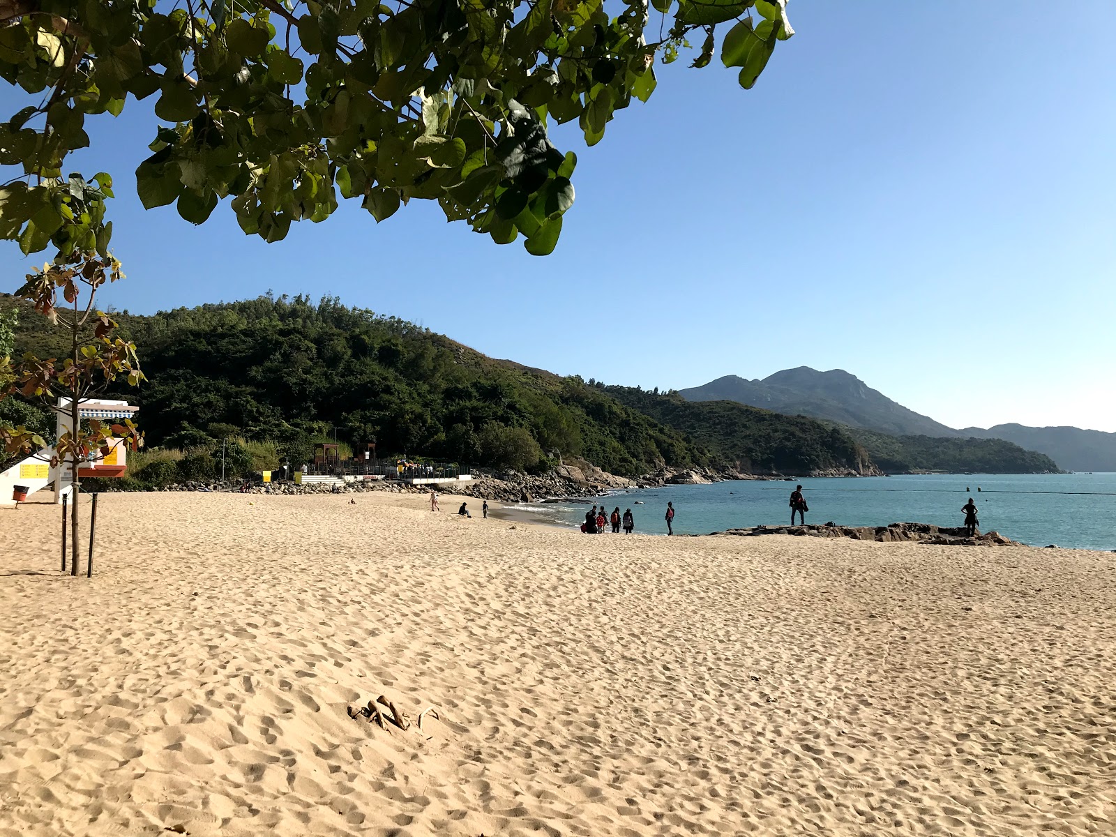 Foto von Hung Shing Yeh Beach und die siedlung