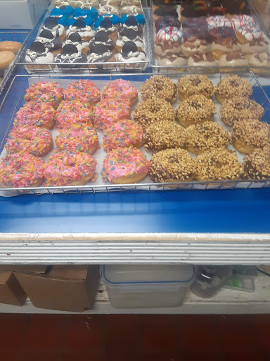 Donut Shop «Americas Donuts», reviews and photos, 5804 Main St N, Jacksonville, FL 32208, USA