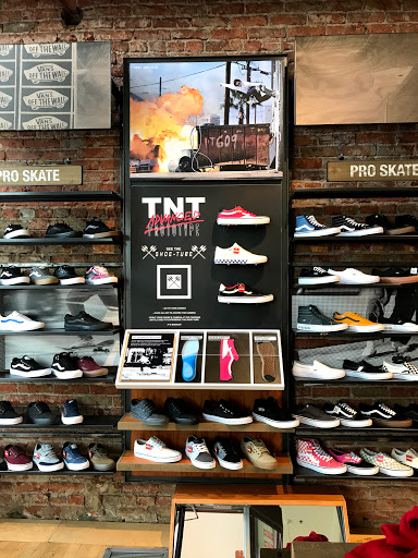 Shoe Store «Vans», reviews and photos, 28 E Colorado Blvd, Pasadena, CA 91105, USA