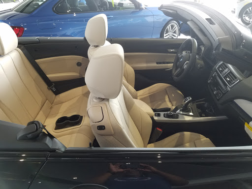 BMW Dealer «BMW of Milwaukee North», reviews and photos, 5990 N Green Bay Ave, Glendale, WI 53209, USA