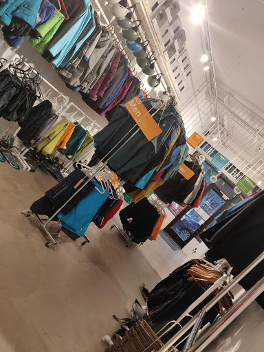 Outdoor Sports Store «Last Minute Gear», reviews and photos, 3156 24th St, San Francisco, CA 94110, USA