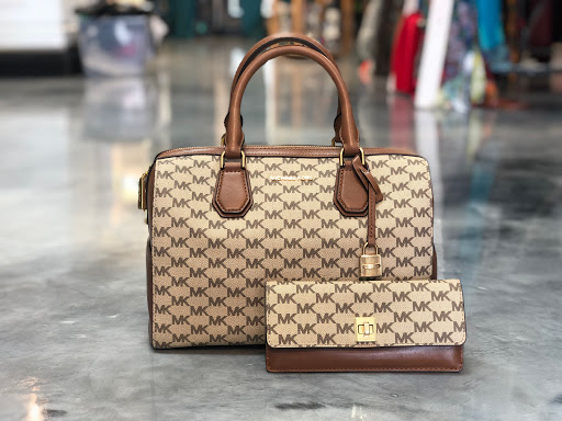 Consignment Shop «SecondHand Savvys», reviews and photos, 210 S Kings Ave, Brandon, FL 33511, USA