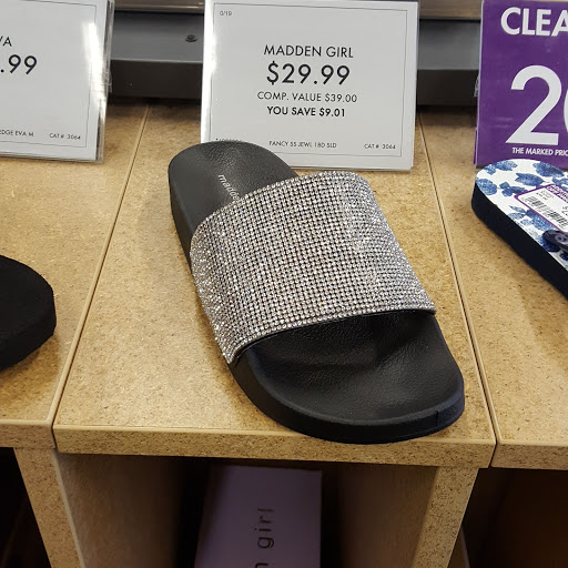 Shoe Store «DSW Designer Shoe Warehouse», reviews and photos, 7923 N Blackstone Ave, Fresno, CA 93720, USA