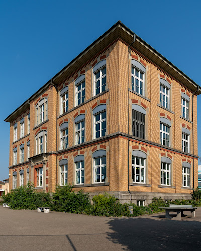 Rezensionen über Schulhaus Lindenhof in Bülach - Schule