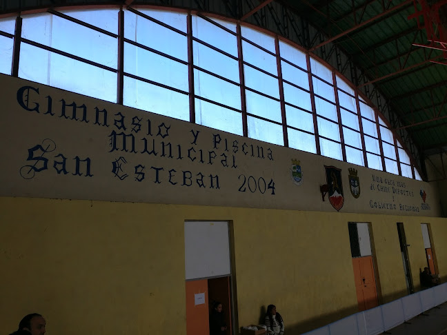 Opiniones de Gimnasio y piscina municipal en San Esteban - Gimnasio