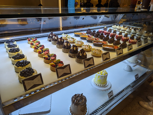 Shopping Mall «Fontainebleau Shops», reviews and photos, 4441 Collins Ave, Miami Beach, FL 33140, USA