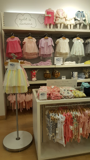 Clothing Store «Gap», reviews and photos, 5690 Bay St, Emeryville, CA 94608, USA