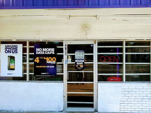 Cell Phone Store «MetroPCS Authorized Dealer», reviews and photos, 2716 E Central Ave, Wichita, KS 67214, USA